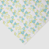 Delicate blauwe bloemen groene bladeren op wit tissuepapier (Detail)