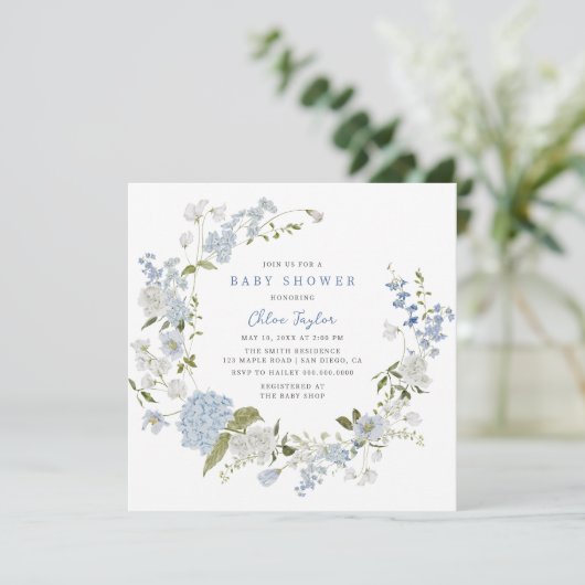 Delicate Blauwe Bloemen Krans Baby shower Uitnodig Kaart (Staand voorkant)