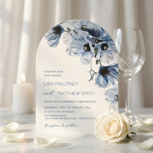 Delicate blauwe bloemen witte trouw uitnodiging
