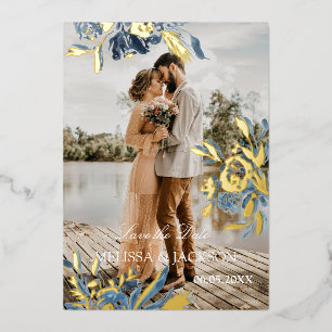 Delicate Blue Flower en Gold Bloom Save the Date Folie Uitnodiging