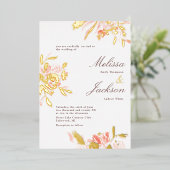 Delicate Blush Flower en Gold Bloom Wedding Folie Uitnodiging (Staand Voorkant)