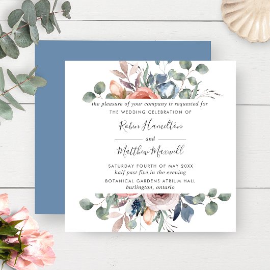 Delicate Dusty Blue en Peach Blush Floral Wedding Kaart
