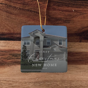 Delicate eerste kerst in nieuw huis donkere foto keramisch ornament