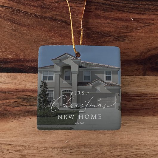 Delicate eerste kerst in nieuw huis donkere foto keramisch ornament