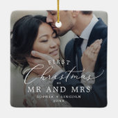 Delicate Eerste Kerstmis Mr en Mrs Dark Foto Keramisch Ornament (Achterkant)