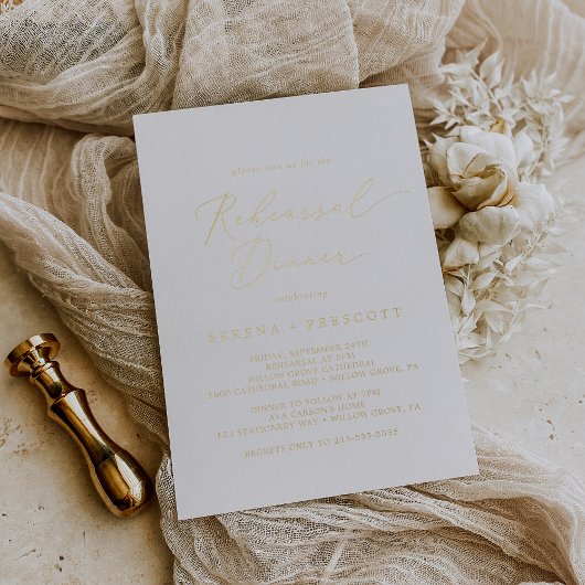 Delicate Gold Foil Calligraphy Rehearsal Dinner Folie Uitnodiging
