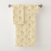 Delicate Gouden Scandinavische Wildbloemen Bad Handdoek (Insitu)