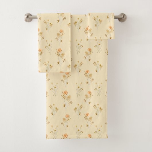 Delicate Gouden Scandinavische Wildbloemen Bad Handdoek (Insitu)