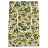 Delicate Green Shamrocks Seamless Medium Cadeauzakje (Achterkant)