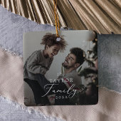 Delicate jaarlijkse familie donkere overlay foto a keramisch ornament