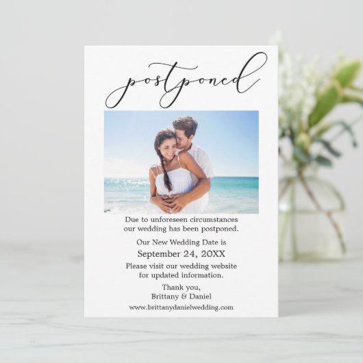 Delicate kalligrafie bruiloft uitgestelde fotokaar save the date (Staand voorkant)