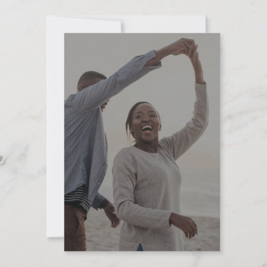 Delicate kalligrafie donkere foto-overlay bruiloft kaart (Achterkant)