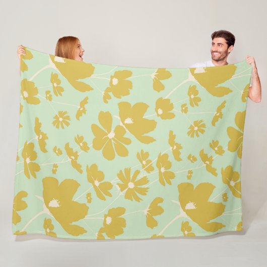 Delicate kosmos bloemen goudbeige groene warme dor fleece deken (In situ)