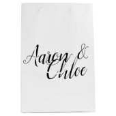 Delicate Minimalistische Calligrafie Bruiloft Medium Cadeauzakje (Voorkant)