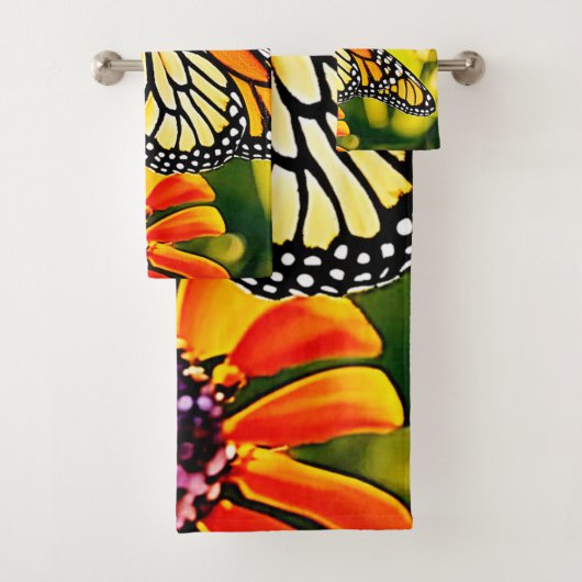 Delicate Monarch Butterfly Bloom Design Bad Handdoek (Insitu)