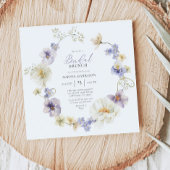 Delicate Paarse en witte uitnodiging voor wilde bl