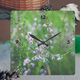 Delicate paarse wilde bloemen vierkante klok