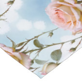Delicate Pastel Kleur Rozen Op Een Gradiënt Lucht Tafelkleed (Gekanteld)