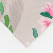 Delicate pattern with rhododendron flowers and fea fleece deken (Hoek)