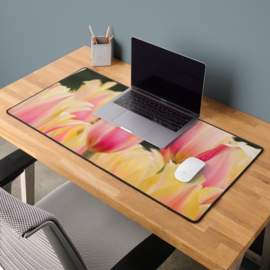 Delicate Pink Petals Desk Mat (Kantoor 2)
