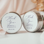 Delicate Plum Paars Dank je voor je huwelijk Ronde Sticker<br><div class="desc">Deze delicate paars danken je voor je bruiloft... voor een moderne trouwreceptie. Het romantische minimalistische design is voorzien van een mooie en elegante donkerpaarse typografie op een witte achtergrond met een schone en eenvoudige look. Pas de stickerlabels aan met uw namen, de gebeurtenis (indien van toepassing) en de datum. Deze...</div>