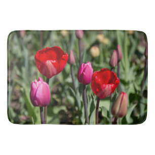 Delicate rode en paarse tulpen badmat