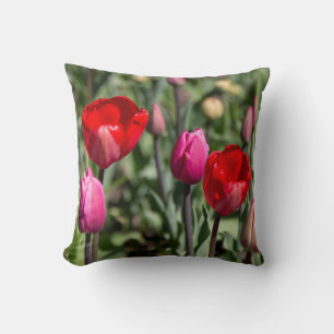 Delicate rode en paarse tulpen poster kussen
