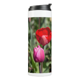 Delicate rode en paarse tulpen  thermosbeker