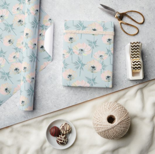 Delicate roze anemoon. cadeaupapier (Crafts)
