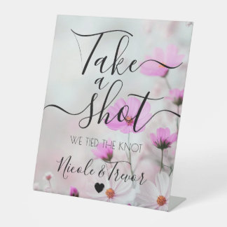 Delicate Roze Bloemen Calligrafie Neem een Shot Reclamebord Met Voetstuk