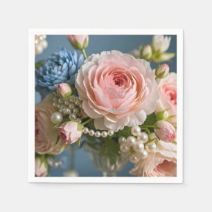 Delicate roze roos met parel in vaas servet