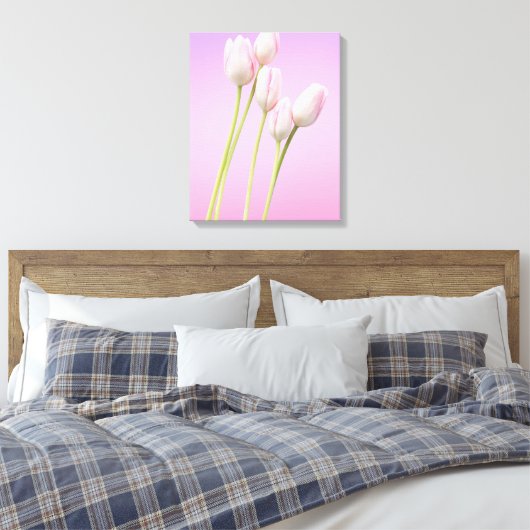 Delicate Roze Tulpen Uitgerekt Canvas Print (Insitu (Slaapkamer))