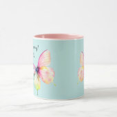 Delicate roze vlinder in pastel regenboog kleuren mok (Midden)