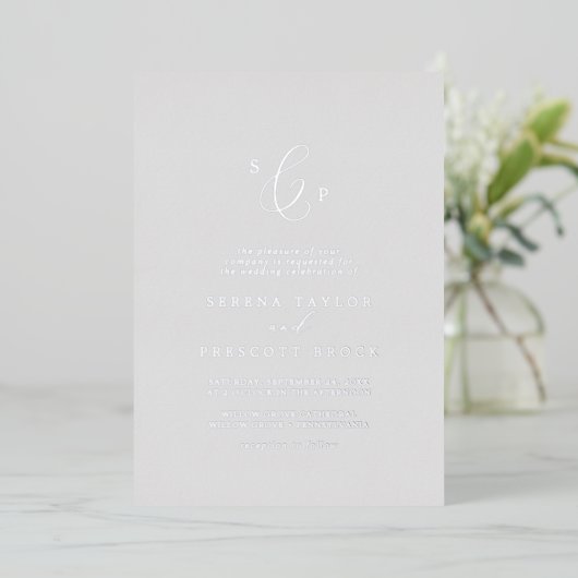 Delicate Silver Foil Grey Formal Monogram Weddensc Folie Uitnodiging (Staand Voorkant)