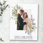 Delicate Waterverf Wildflower Sla de datum op Briefkaart<br><div class="desc">Het moderne Waterverf Wildflower Wedding Verloving Announcement Save The Date Briefkaart bevat geel,  roze,  paarse,  stoffige blauw en witte wilde bloemen,  eucalyptusbladeren,  salie groene bladeren en ander botanisch groen op een gouden lijst. Paar Foto.</div>