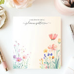 Delicate Wildflowers Meadow Gepersonaliseerde naam Notitieblok<br><div class="desc">Breng de schoonheid van een wilde bloemenweide naar uw bureau met dit charmante, gepersonaliseerde notitieblok. Een delicaat scala aan kleurrijke wilde bloemen en grassen creëer heeft een natuurlijke, grillige grens. De zachte, gedempte achtergrond versterkt het bloemige ontwerp. Pas dit notitieblok aan met uw eigen tekst. Perfect voor het noteren van...</div>