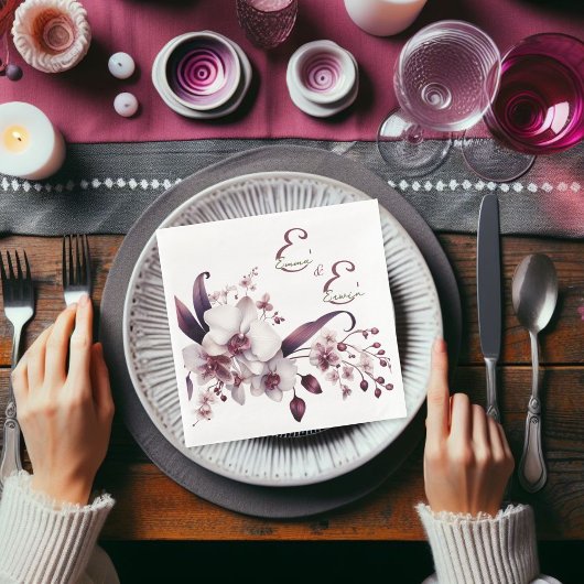 Delicate witte en magenta orchideeën  servet