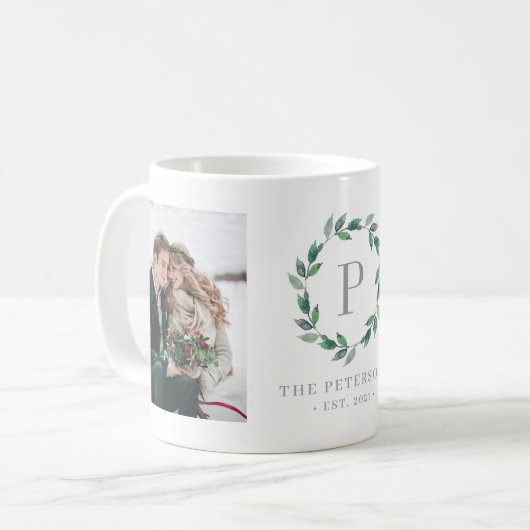 Delicate Wreath Greenery Custom Monogram Foto Mok (Voorkant links)