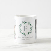 Delicate Wreath Greenery Custom Monogram Foto Mok (Center)