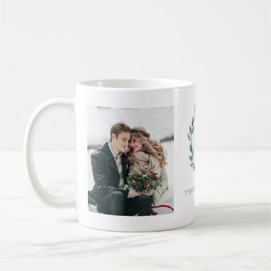 Delicate Wreath Greenery Custom Monogram Foto Mok (Links)