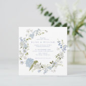 Delicate zachte blauwe bloemenkrans bruiloft kaart (Staand voorkant)