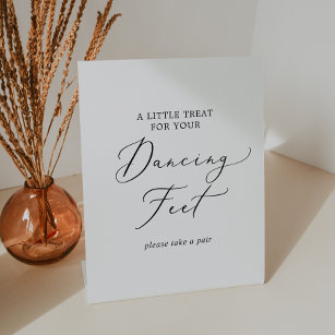 Delicate zwarte kalligrafie bruiloft dansende voet reclamebord met voetstuk