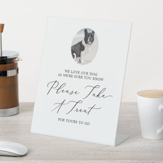 Delicate zwarte kalligrafie bruiloft hond behandel reclamebord met voetstuk (Insitu)