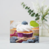 Delicious Blueberry Cupcake met hipped Cream Briefkaart (Staand voorkant)