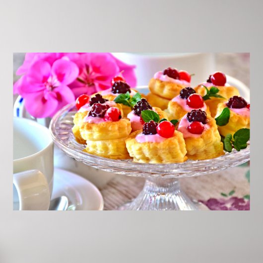 Delicious Red Berries Cake Puff Pastry Dessert Poster (Voorkant)