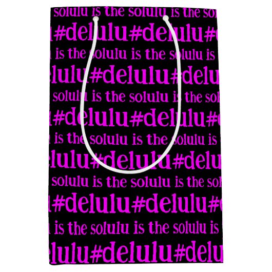 #Delulu is de Solulu Hot Pink Magenta op zwart Medium Cadeauzakje (Voorkant)