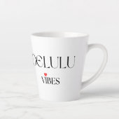Delulu Stemming, Grappige Esthetische Citat Gift Latte Mok (Rechts)