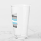 Demiboy trots glas (Links)