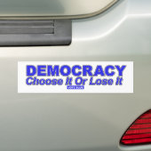 DEMOCRACY Kies het of verlies het Bumpersticker (Op auto)