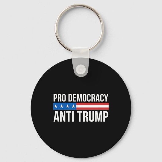 Democratie - Anti Trump - Sleutelhanger (Voorkant)